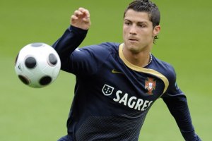 رونالدو: دستمزد مسی را به من ندهید می‌روم