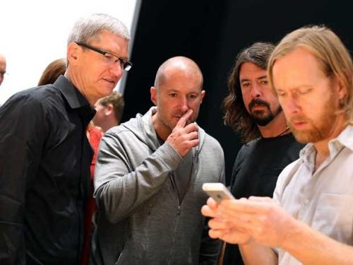 فروش 2 میلیونی آیفون 5 طی سه روز در چین و ادامه بدبینی ها نسبت به آینده سهام اپل