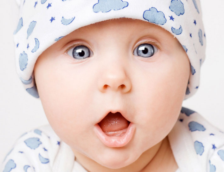 تولد نوزادی سالم از پدر بی صورت و مادر یک پا/تصاویر